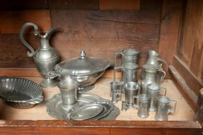 XIXème-XXème siècles - Lot de platerie et pièces de forme en étain ou cuivre ou laiton,...
