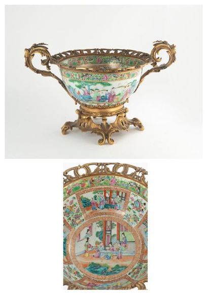 CHINE, Canton, seconde moitié du XIXème siècle Coupe circulaire en porcelaine à décor...