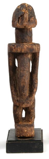 Mali, Dogon Standing statue.
Wood, arms glued to the body, surrounding a prominent...