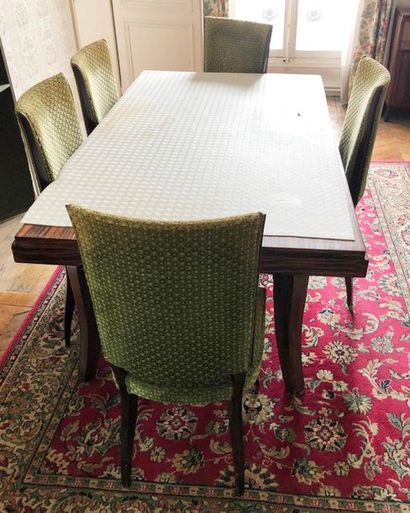 null Vers 1950.
Mobilier de salle à manger.six chaises
Composé d'une table rectangulaire...
