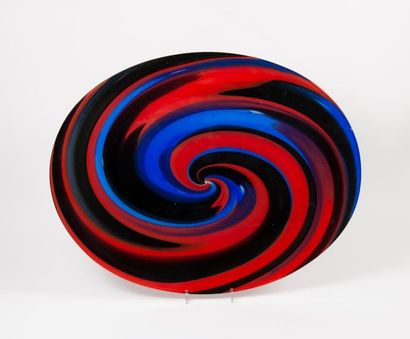 MURANO, dans le goût de Grand plat ovale.
En verre rouge, noir et bleu. 
XXème siècle....