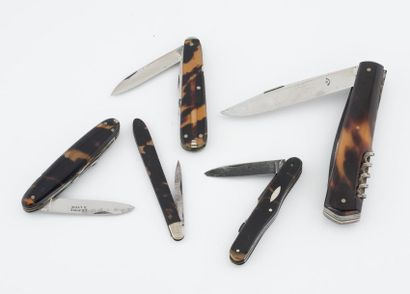 null Set of 5 penknives or pocket knives, with different accessories, in steel with...