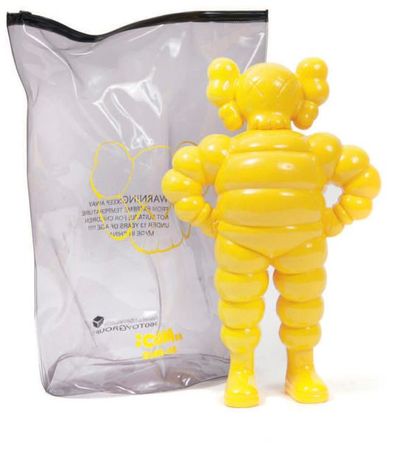 KAWS (né en 1974) 
Chum (Yellow), 2002
Vinyle peint, objet-sculpture portant le copyright...