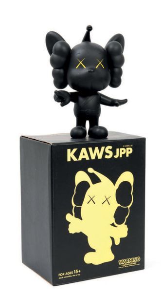 KAWS (né en 1974) 
JPP (Black), 2008
Vinyle peint, sculpture objet portant la signature,...
