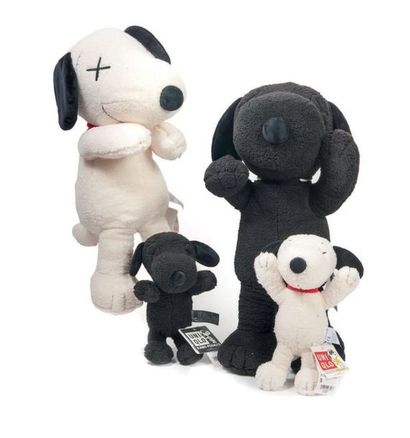 KAWS (né en 1974) 
Snoopy
Set of 4 polyester
Snoopy plush
animals Variable dimensions...