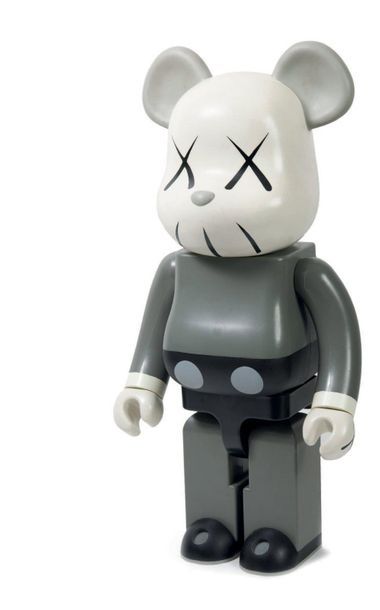 KAWS (né en 1974) 
Bearbrick 1000% (Grey), 2002
Vinyle peint, objet-sculpture portant...