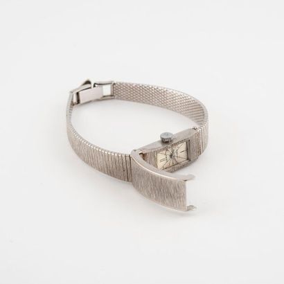 LERY Montre bracelet de dame en or gris (750).
Boîtier rectangulaire. 
Cadran à fond...
