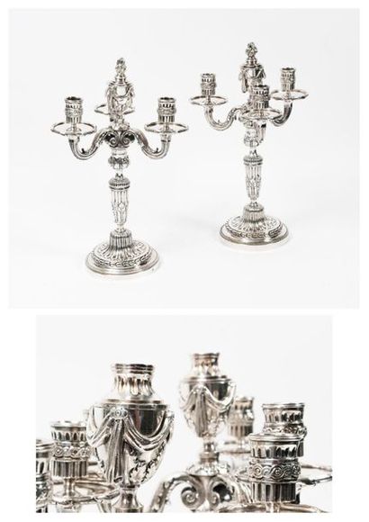 Style Louis XVI, début du XXème siècle Pair of silver bronze candelabra formed by...