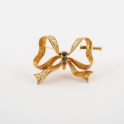 null Ribbon bow brooch in yellow gold (750) with frieze decoration on an amati background,...