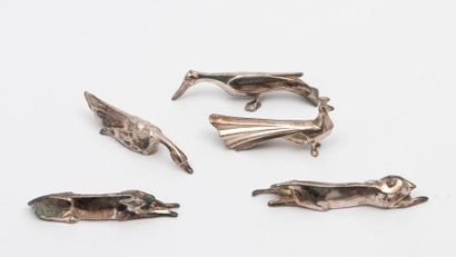 O. Gallia Cinq pose-couteaux zoomorphes en métal argenté.
Poinçon de l'orfèvre.
Usures,...