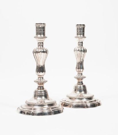 Style Louis XV, XIXème siècle Pair of silver bronze torches with ribbed baluster...
