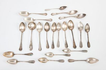 null Set of 21 silver teaspoons or serving spoons (950), of different models (single...