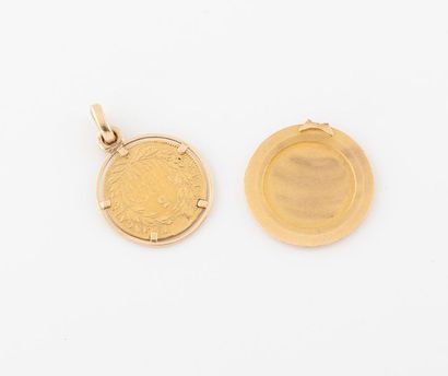 null - Médaille en or jaune (750) retenant une pièce de 5 francs, Napoléon III, 1857....