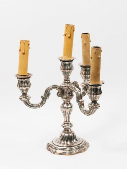 Tétard Frères Candélabre en argent (950) creux à quatre lumières et trois bras, sur...