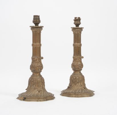 Seconde moitié du XIXème siècle Paire de flambeaux montés en lampe en bronze.

Le...