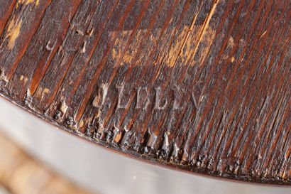 Epoque Louis XVI, dernier tiers du XVIIIème siècle Table chiffonnière ovale en acajou...