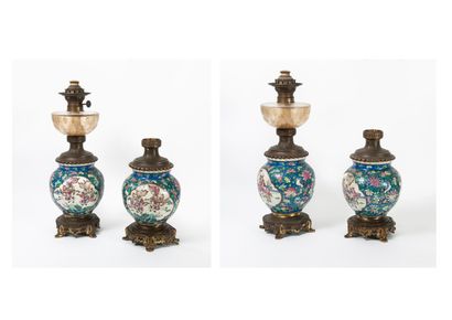 CHINE - FRANCE, vers 1880-1900 Pair of Chinese porcelain vases enamelled polychrome...