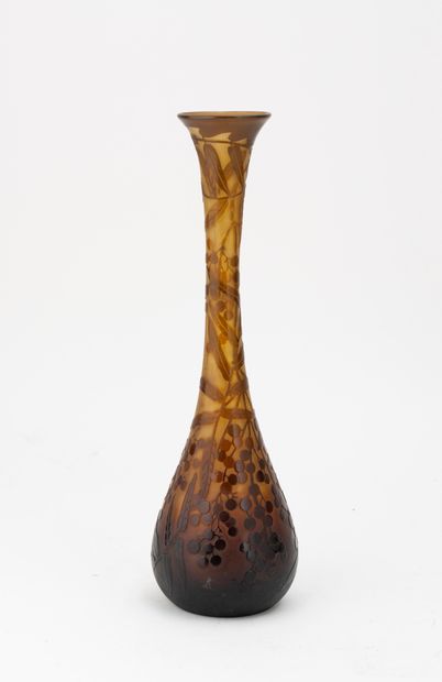 D'ARGENTAL Soliflore vase with pear-shaped belly to - Long: flared neck.

Brown lined...
