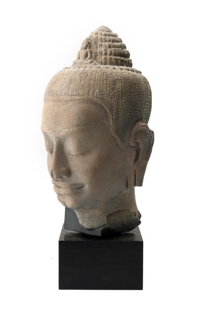 CAMBODGE, Style KHMER Tête de Bouddha.

Moulage en pierre reconstituée.

Soclée.

H....