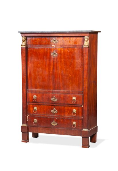 Epoque Directoire-Consulat, début du XIXème siècle Secretary in mahogany veneer cabinet...