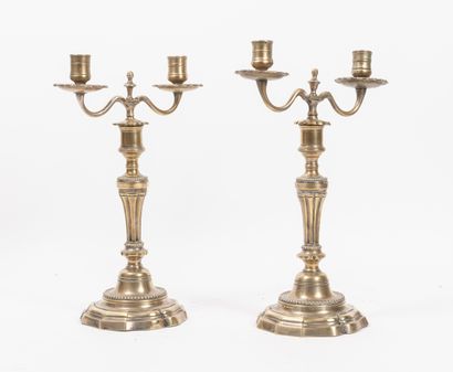 Seconde moitié du XVIIIème siècle Pair of silvered brass torches with wide flutes...