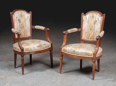 Epoque Louis XVI, seconde moitié du XVIIIème siècle Paire de fauteuils en cabriolet...