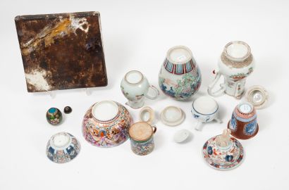 CHINE, Fin du XVIIIème à début du XXème siècle - Porcelain covered jug with polychrome...