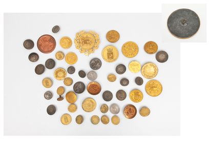 XIXème siècle Ensemble de médailles uniface en métal doré, argenté ou cuivré (Napoléon...