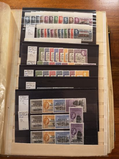 COLONIES ANGLAISES et DIVERS 19 albums de stock contenant des timbres-poste neufs,...