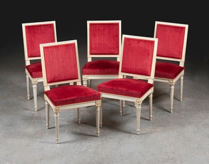Style Louis XVI, XXème siècle Suite de six chaises en bois mouluré, laqué ivoire...