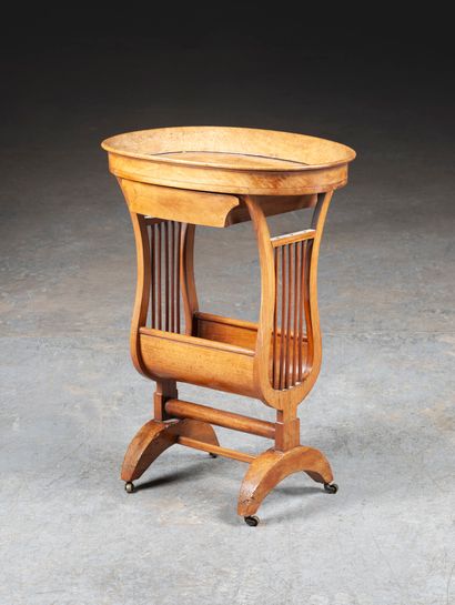 Style Directoire; XIXème ou début du XXème siècle Deux tables :

- une formant vide-poches...