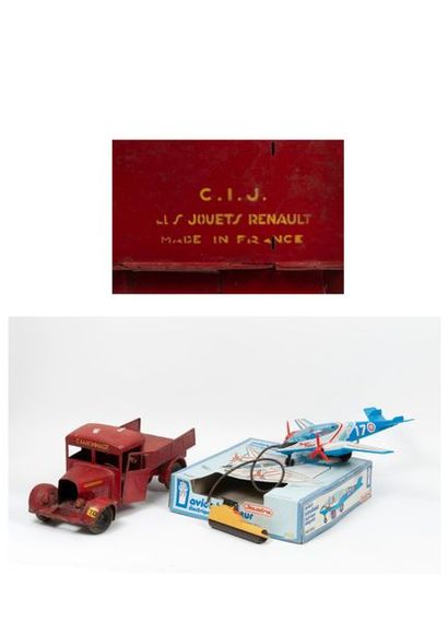 C.I.J (Les jouets Renault Made in France) Camion plateau à ridelle en tôle laquée...