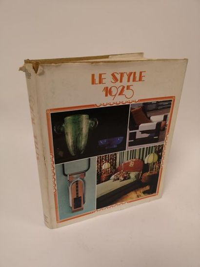 Texte par Yvonne Brunhammer. Le style 1925. 
Baschet & Cie éditeurs, Paris. 
Etat...