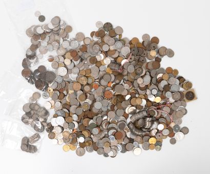 TOUS PAYS, dont Europe, Asie...XIXème-XXème siècles Fort lot de monnaies en métal...