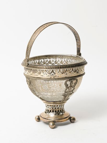 EUROPE, XIXème siècle Confiturier circulaire à monture en argent (min. 800) à décors...