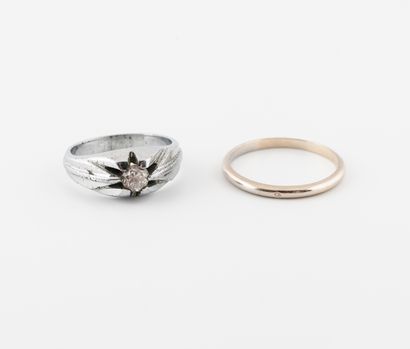 Wedding ring in white gold (750). 
Weight:...