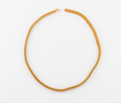 null Necklace in yellow gold (750) with braided mesh. 

Ratchet clasp. 

Weight:...