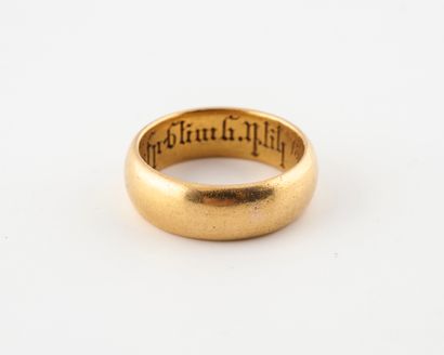 null Important anneau en or jaune (750).

Gravé à l'intérieur. 

Poids : 16.3 g....