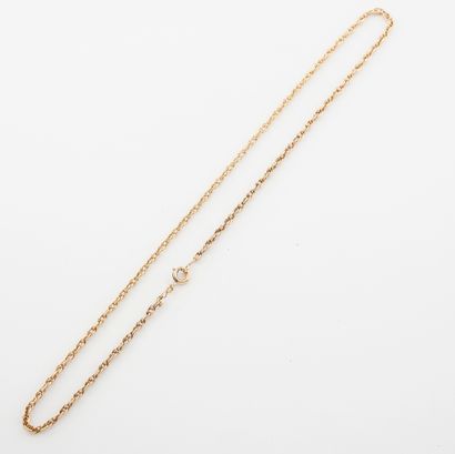null Neck chain in yellow gold (750) with fancy stitch.

Carabiner clasp. 

Weight:...