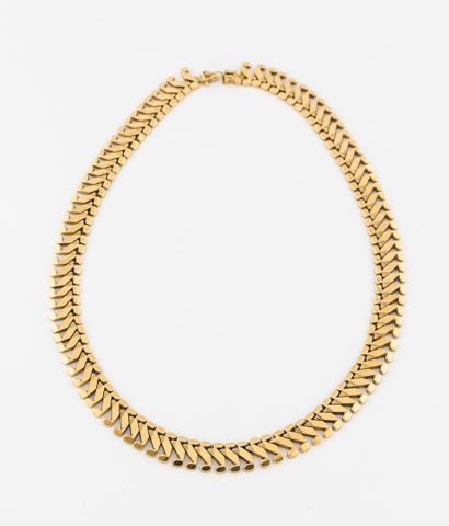 Necklace in yellow gold (750) with S links....