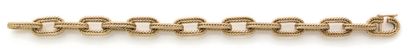 HERMES Paris 
Bracelet en or jaune (750) à maillons forçats ovales tressés.
Signé.
Fermoir...