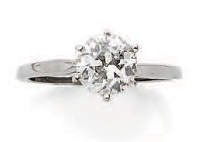 null Bague solitaire en or gris (750) ornée d'un diamant taille ancienne en serti...