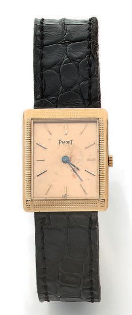 PIAGET & Jean ÉTÉ 
Montre bracelet d'homme.
Boîtier rectangulaire en or jaune (750)...