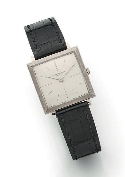 AUDEMARS-PIGUET Men's wristwatch.
Square case in white gold (750) with brushed amati...