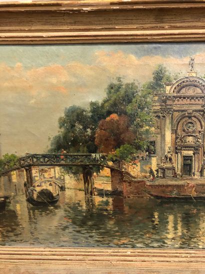 Antonio Reyna Manescau (1859-1937) Venise, canal animé de gondoles et de personnages.
Huile...