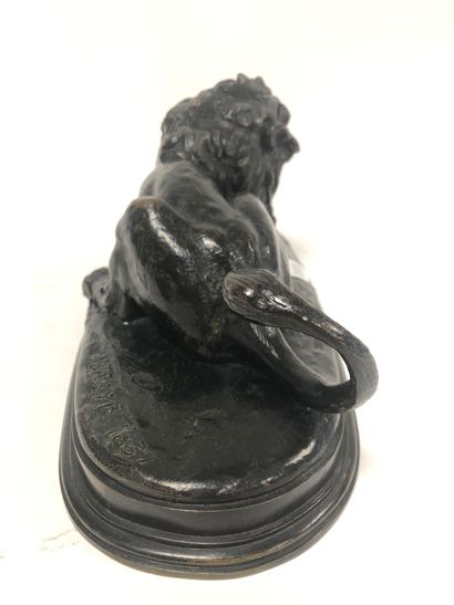 Antoine-Louis BARYE (1795-1875) Lion dévorant une biche.
Epreuve en bronze à patine...