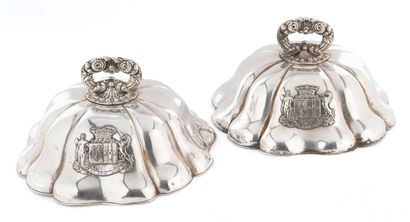 ODIOT Paris, premier tiers du XIXème siècle Paire de cloches polylobées en cuivre...