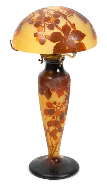 D'ARGENTAL Table lamp composed of a baluster-shaped base and a hemispherical lampshade.
Brown,...
