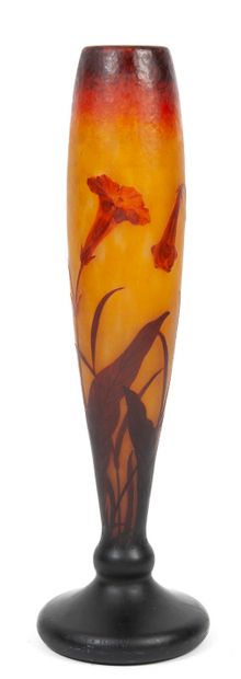 Etablissements DAUM à Nancy Tapered vase on a bulbous pedestal.
Brown and orange...