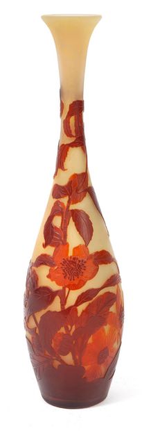 ÉTABLISSEMENTS GALLÉ Tapered vase with a long, slightly flared neck.
Proof in caramel,...